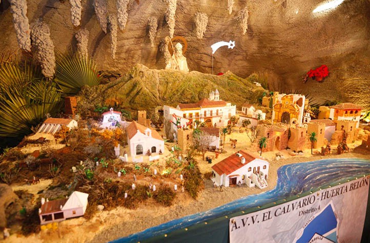 Un belén utiliza lugares emblemáticos de Marbella para recrear la Navidad