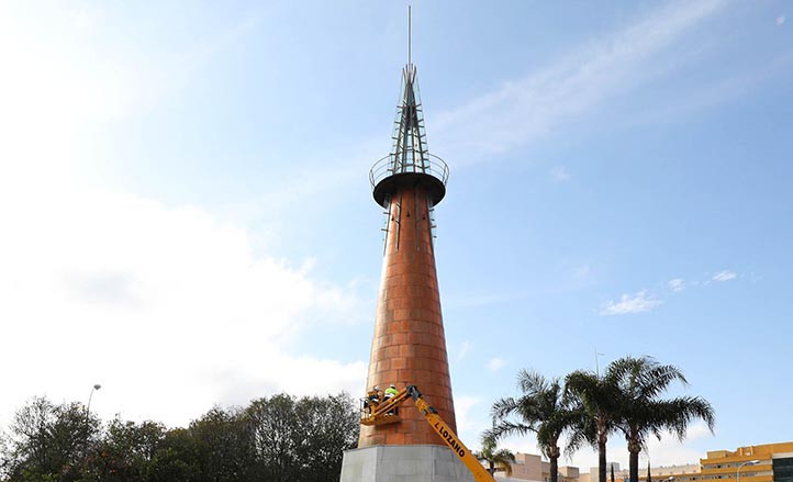 Marbella destina más de 13.000 euros para la limpieza del Pirulí