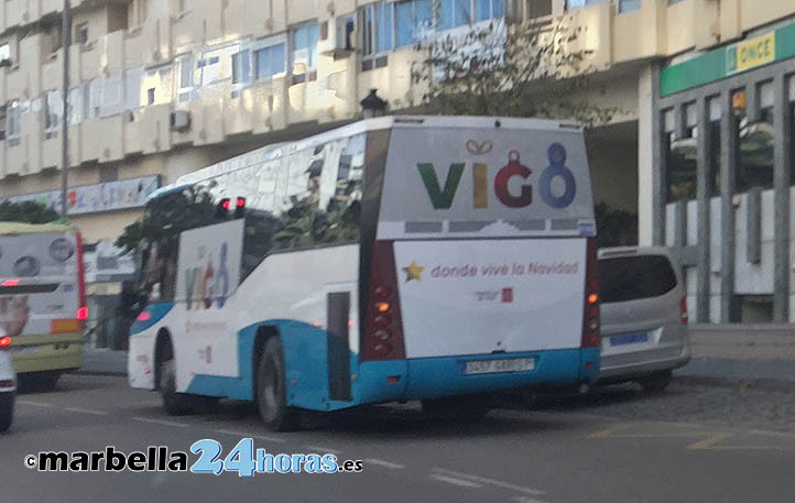 Portillo promociona la Navidad de Vigo en los autobuses de Marbella