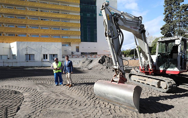 El Ayuntamiento arregla otra zona de aparcamiento que ya existía