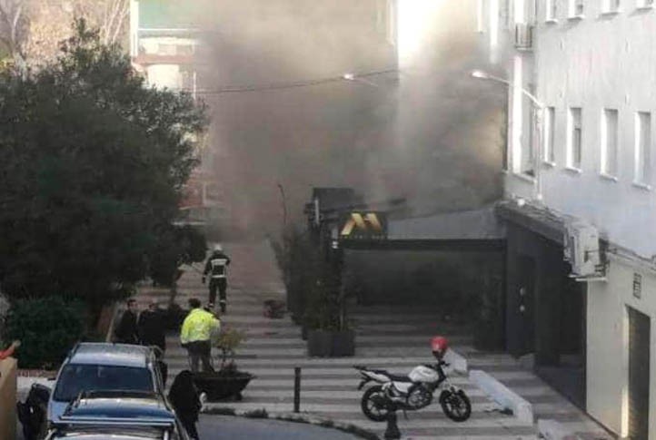 Aparatoso incendio sin heridos en un bar de San Pedro Alcántara