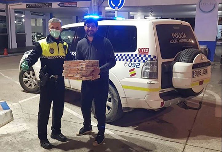 Jonatan, el pizzero de Marbella que reparte comida a sanitarios y policías