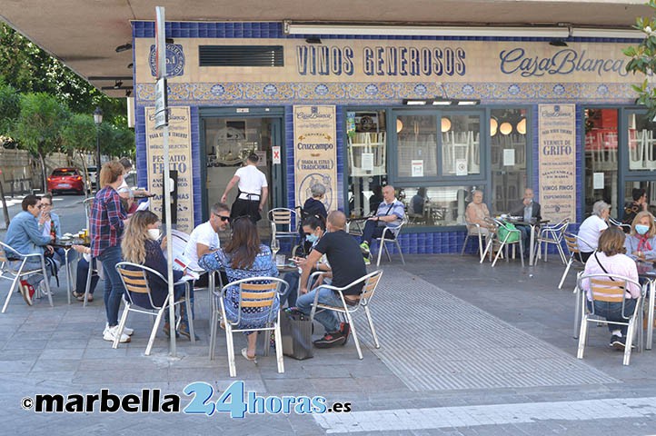 Fase 1 en Marbella: bares y tiendas a medio gas y restaurantes cerrados
