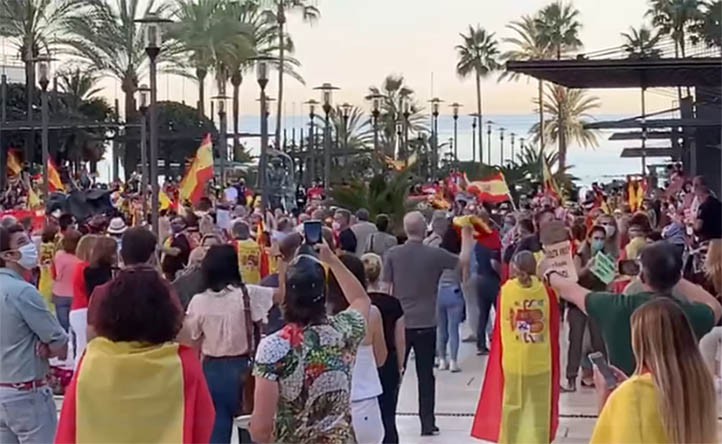 Las aglomeraciones dañan la imagen de Marbella como destino seguro