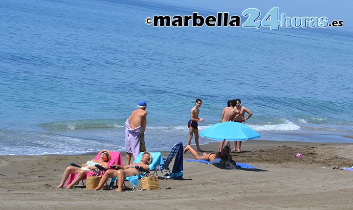 La Junta de Andalucía le birla a última hora 38 vigilantes de playa a Marbella
