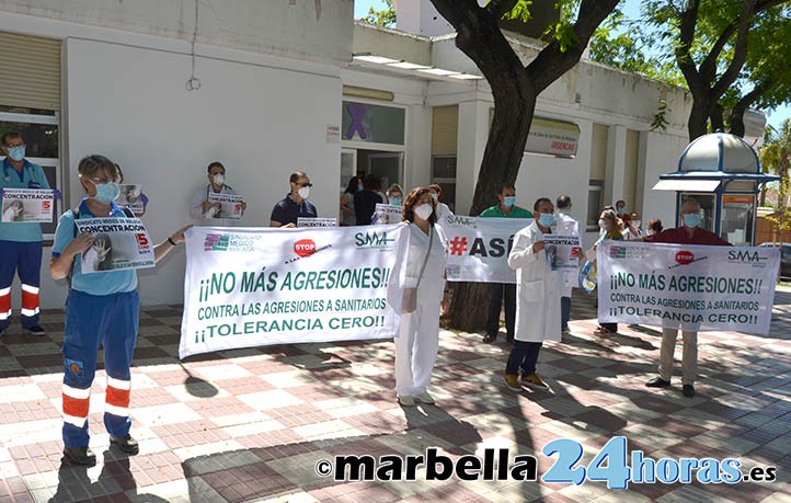Protesta por la última agresión en el centro de salud de San Pedro Alcántara