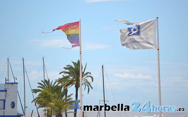 Marbella Feminista pide que se reponga la bandera LGTBI en la playa del Faro