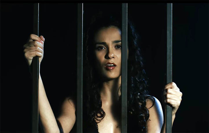 La cantante marbellí Alejandra presenta su primer sencillo 'La puerta abierta'