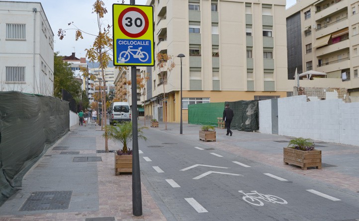 Marbella reduce la velocidad en más de 30 calles y da prioridad a las bicicletas