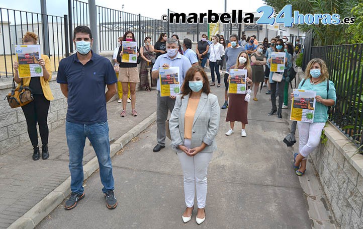 Protesta contra la Junta por la subida de ratios en los barracones de Marbella