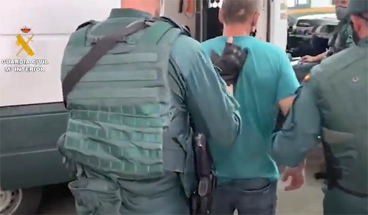 Quince detenidos mientras alijaban droga en una playa de Marbella