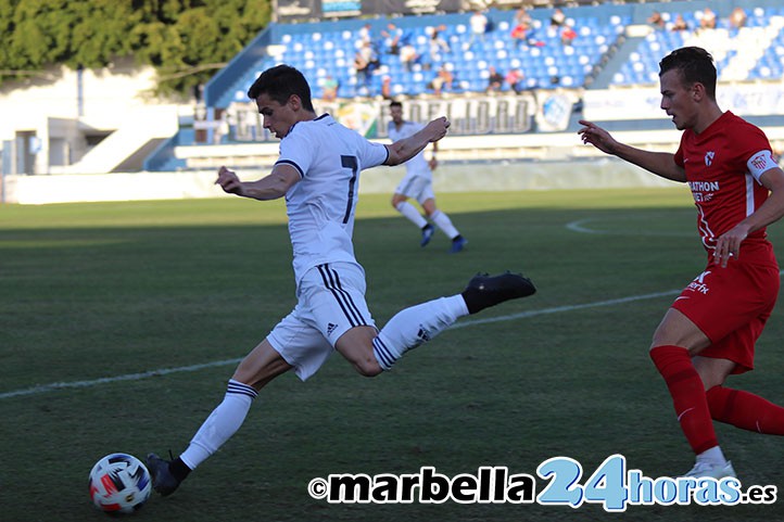 El Marbella vence (2-1) al Sevilla Atlético en el regreso del público al Municipal