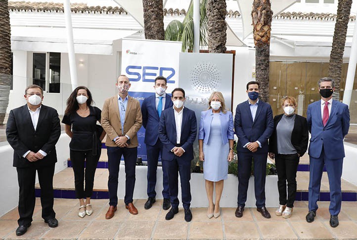 La alcaldesa de Marbella pide corredores turísticos seguros hacia Málaga