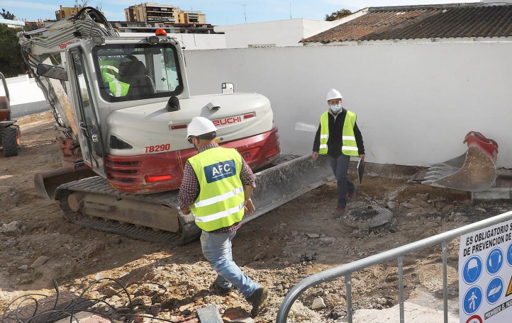 Arrancan las obras en la calle Postigo de Marbella que Muñoz prometió en 2018