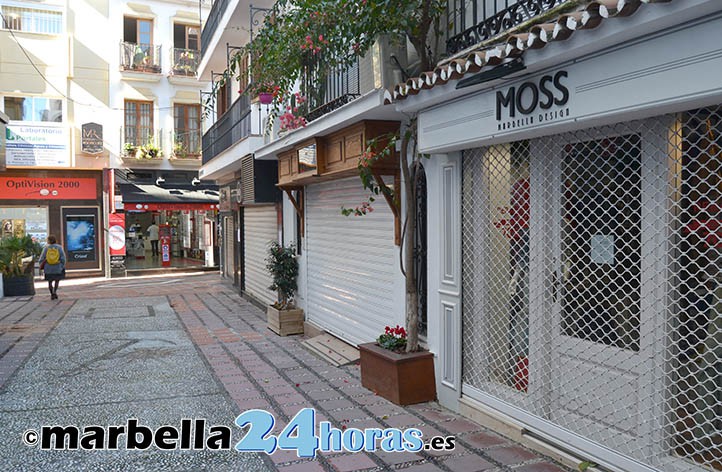 Marbella vive el primer día de cierre de la actividad no esencial por la Covid