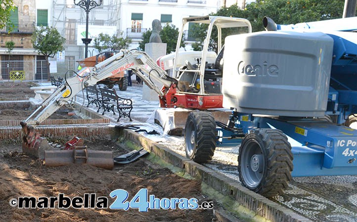 El PSOE pide que se proteja el enchinado de la plaza de Los Naranjos