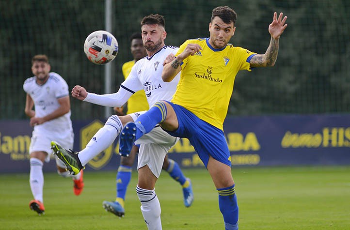 Un Marbella impotente agota ante el Cádiz B el proyecto de Aira (1-0)
