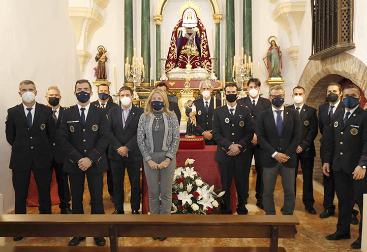 Los bomberos de Marbella celebran el día de su patrón con una ofrenda floral
