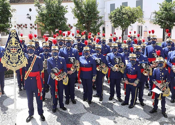 La Agrupación Musical Marbella estrena uniformes y renueva su imagen