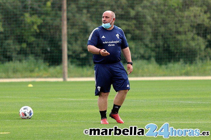 Abraham García devuelve la sonrisa al Marbella FC en su primera sesión