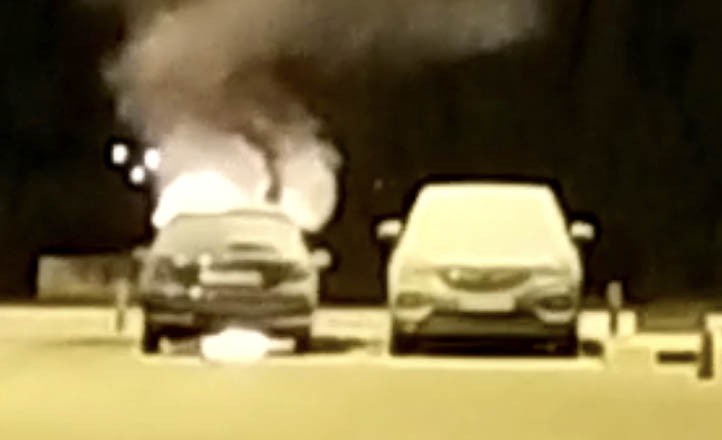 Arde un vehículo en el aparcamiento del Hospital Costa del Sol de Marbella