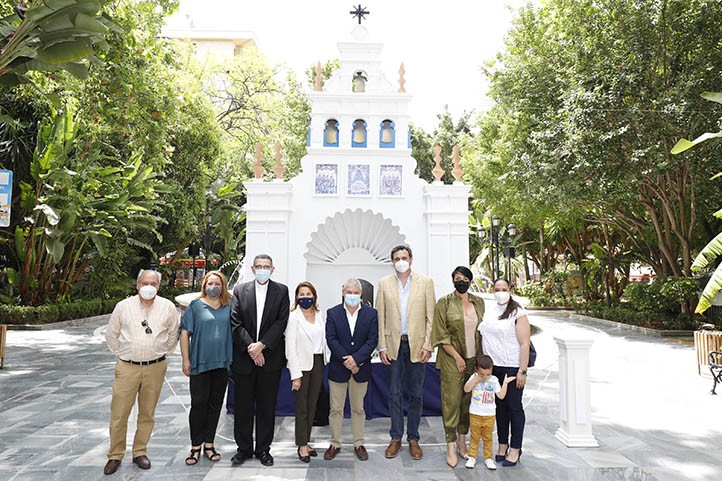Una réplica de la ermita recuerda en Marbella otro Rocío sin romería