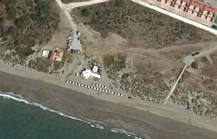 Denuncian el proyecto de un chiringuito en un paraje dunar de Marbella