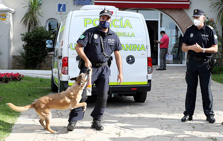 La Unidad Canina de la Policía Local de Marbella permite levantar 222 actas