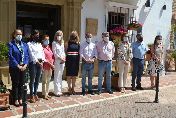 Marbella condena la violencia de género con un minuto de silencio