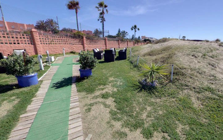 Denuncian el intento de legalizar dos chiringuitos en zona dunar de Marbella