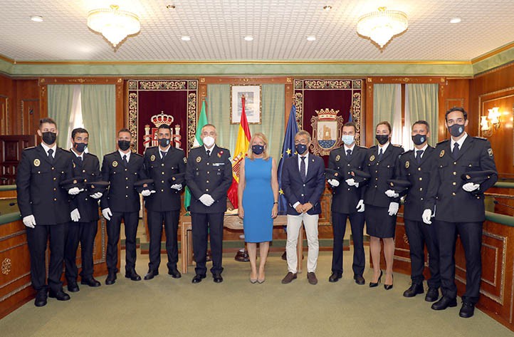 Una mujer y siete hombres, nuevos agentes de la Policía Local de Marbella