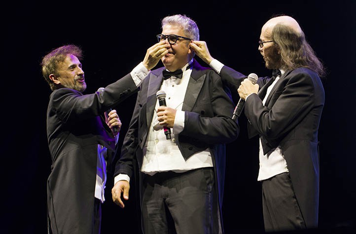 Risa sin tregua en Marbella con Flo, Santiago Segura y José Mota