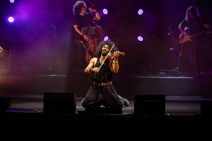 El virtuosismo de Ara Malikian hipnotiza al público de Marbella