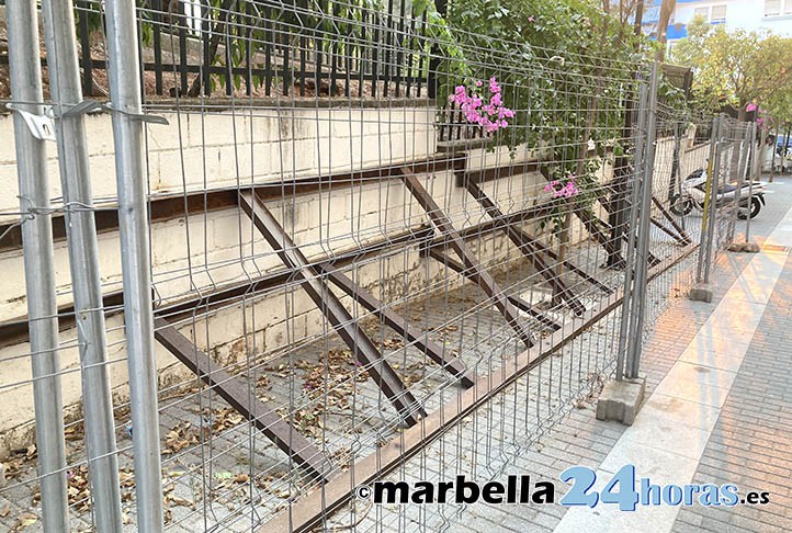 El curso escolar arranca en Marbella sin el arreglo del muro del García Lorca