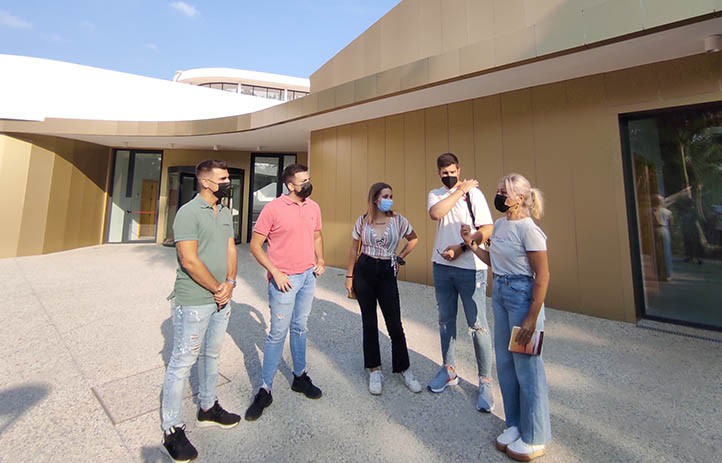 IU denuncia los "continuos retrasos" en la biblioteca de la Represa