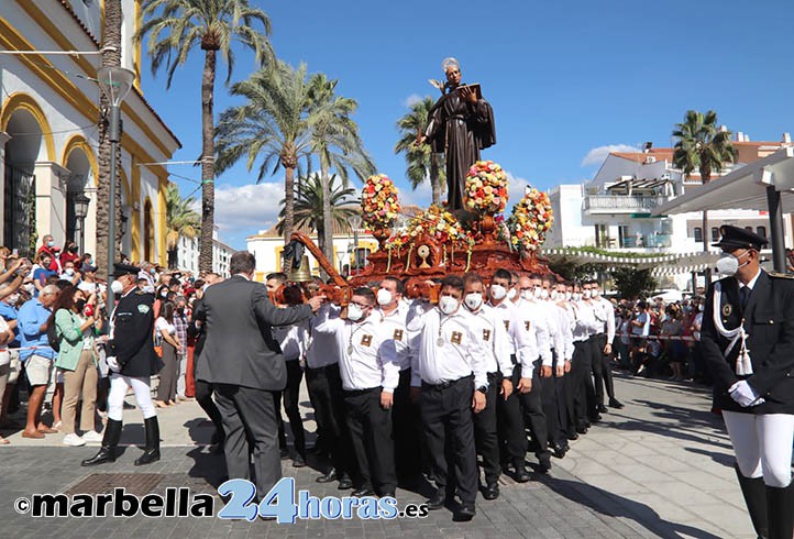 San Pedro de Alcántara vuelve a salir en procesión dos años después