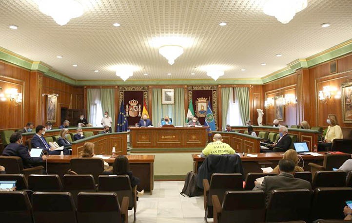 El PP de Marbella avala que la Junta despida a sanitarios en el municipio