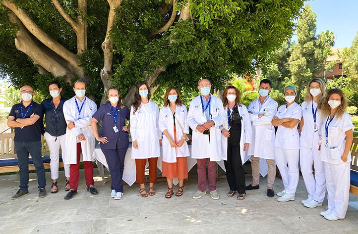 El Hospital HC Marbella recibe una distinción por su labor frente al cáncer