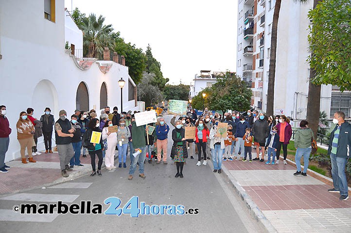 Nueva protesta contra las talas de árboles del Ayuntamiento de Marbella