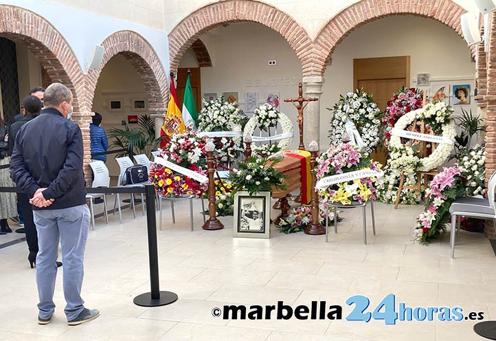 "Manolo, Marbella te quiere", el emocionado último adiós a Santana