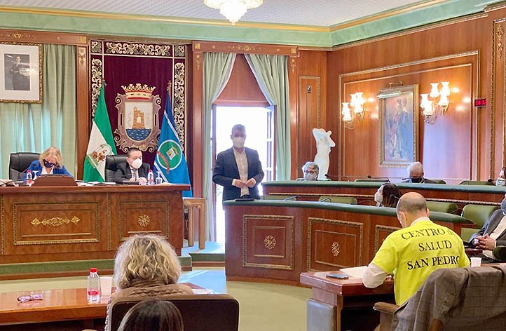 Duras críticas de la oposición a los presupuestos de Marbella para 2022