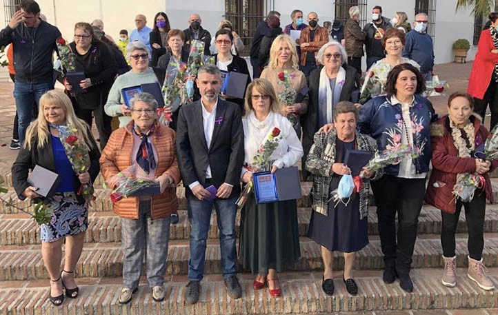 El PSOE homenajea a doce mujeres anónimas con motivo del 8-M