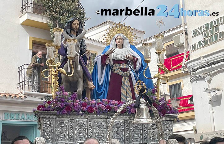 La Pollinica traslada a sus Titulares para la salida desde la Encarnación