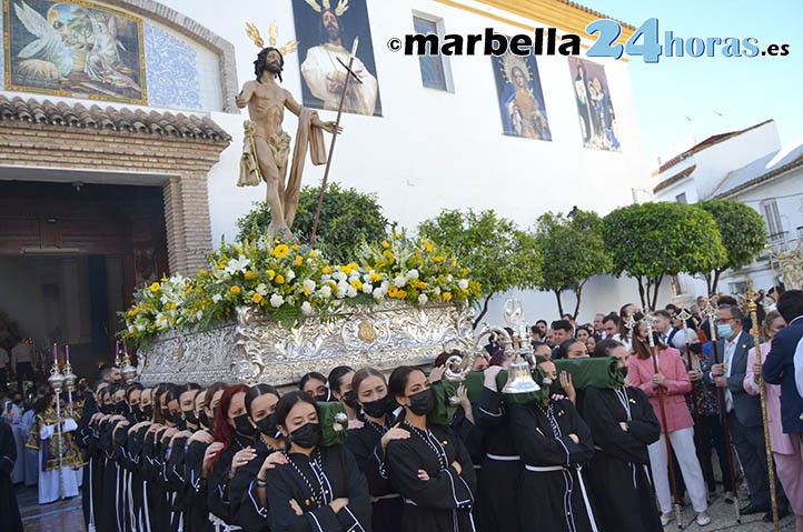 Histórica procesión del Resucitado para cerrar la Semana Santa de Marbella
