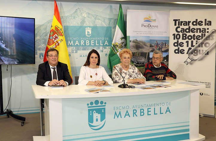 Marbella difunde en una guía la riqueza ambiental de su cordón dunar