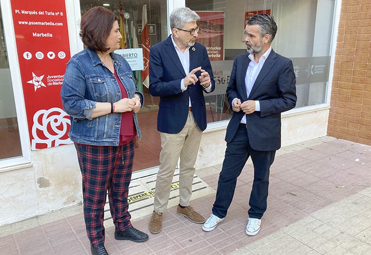 El PSOE exige a la Junta que saque las tuberías de las playas de Marbella
