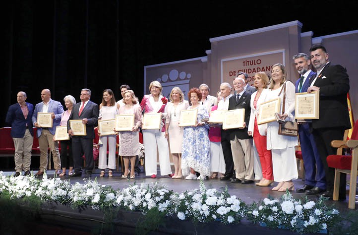 Marbella distingue a quince vecinos con el título de Ciudadano Honorario