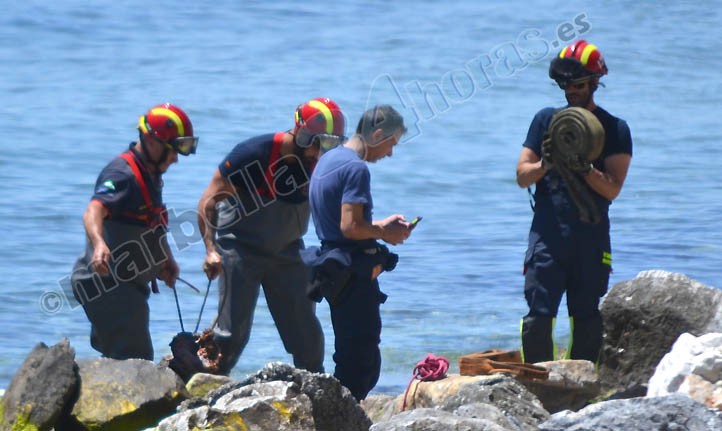 Una falsa alarma obliga a acordonar una céntrica playa de Marbella