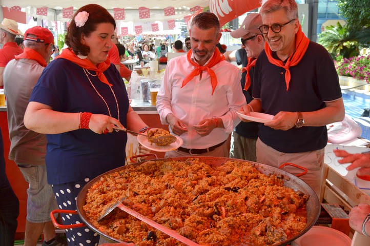 El PSOE celebra el día del militante en su barra de la Feria de Marbella