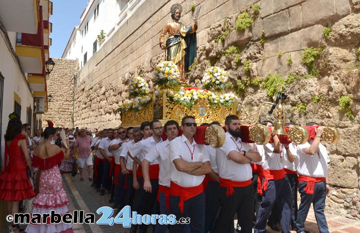 Marbella se echa a la calle para honrar a su patrón San Bernabé